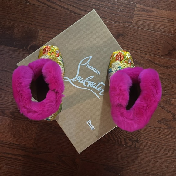 Christian Louboutin May Wong 100 Multi
Authentic CL booties w/ tassels Size38/8B - Picture 7 of 10